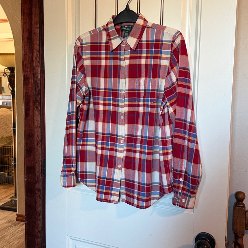 100% Silk Ralph PM Lauren Ladies Button Down Shirt in Great Condition!